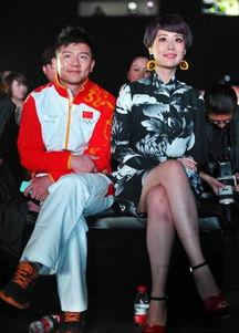 超短裙明星视频,性感魅力一触即发